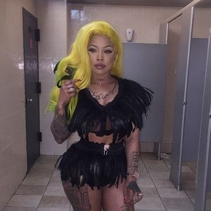 Metallic color Feather outfit